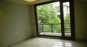 Rent Semi Furnished 3 BHK Apartment/Flat Defence Colony