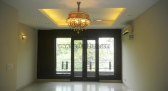 Semi Furnished Elegant 4 BHK Flat Defence Colony for Rent/Lease