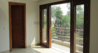 3 BHK Semi Furnished Apartment Vasant Vihar for Rent/Lease